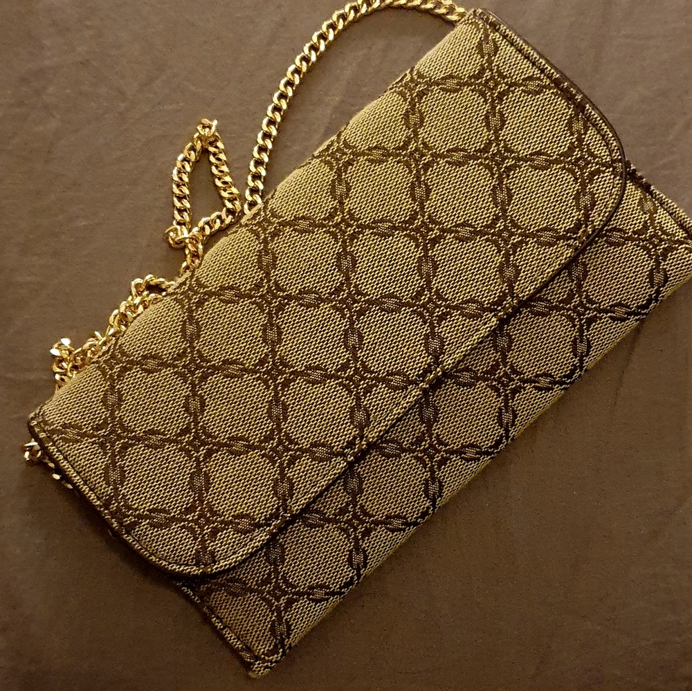 Mango wallet on a chain
